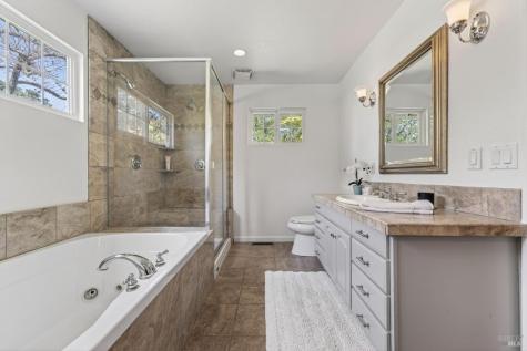 1541 Chablis Road Healdsburg CA 95448