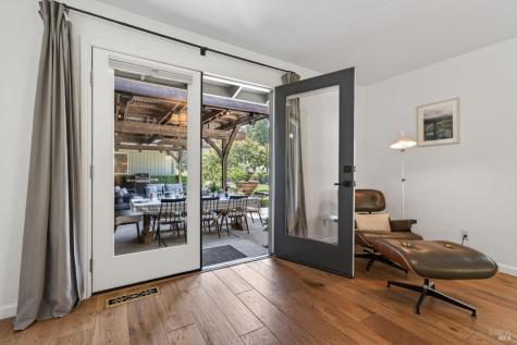 1541 Chablis Road Healdsburg CA 95448