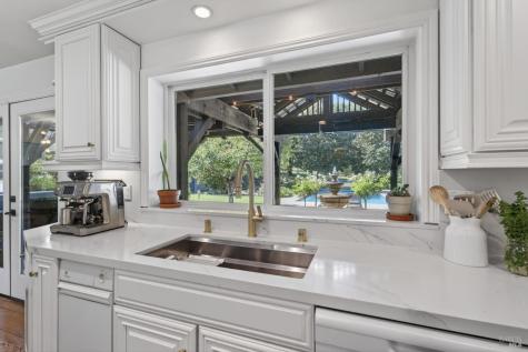 1541 Chablis Road Healdsburg CA 95448