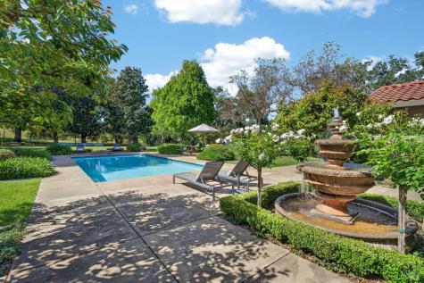 1541 Chablis Road Healdsburg CA 95448