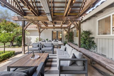 1541 Chablis Road Healdsburg CA 95448