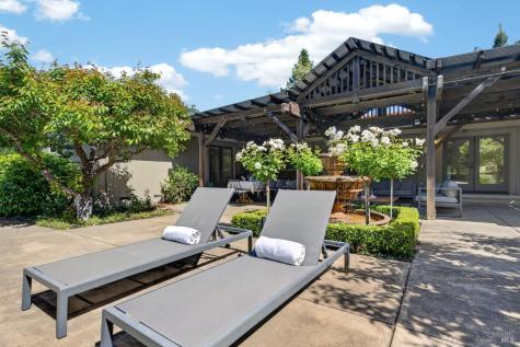 1541 Chablis Road Healdsburg CA 95448