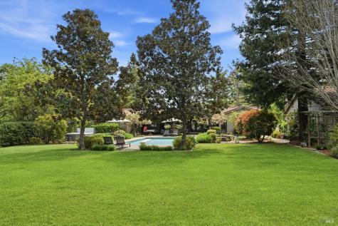1541 Chablis Road Healdsburg CA 95448