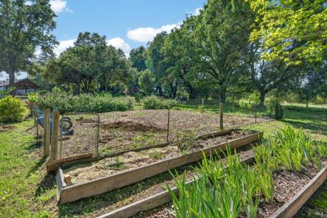 1541 Chablis Road Healdsburg CA 95448