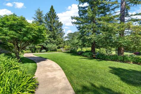 1541 Chablis Road Healdsburg CA 95448
