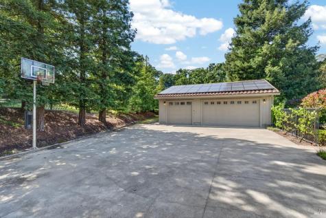 1541 Chablis Road Healdsburg CA 95448
