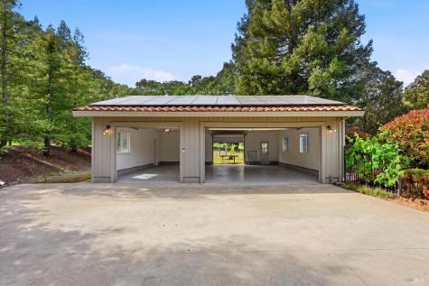 1541 Chablis Road Healdsburg CA 95448