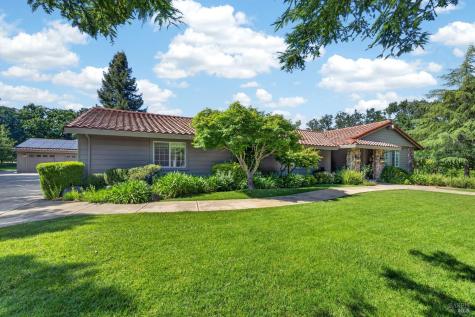 1541 Chablis Road Healdsburg CA 95448