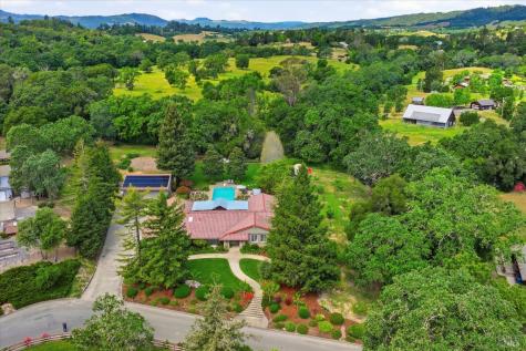 1541 Chablis Road Healdsburg CA 95448