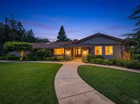 1541 Chablis Road Healdsburg CA 95448
