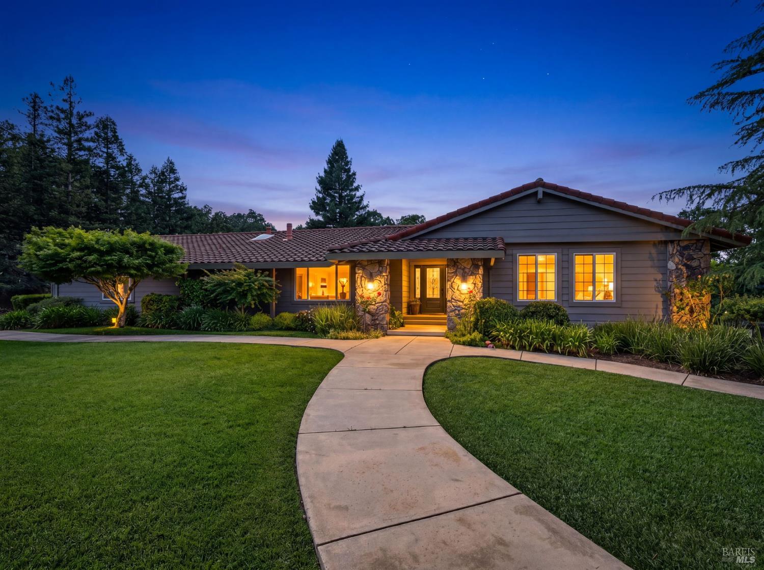 1541 Chablis Road Healdsburg CA 95448