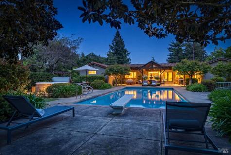 1541 Chablis Road Healdsburg CA 95448