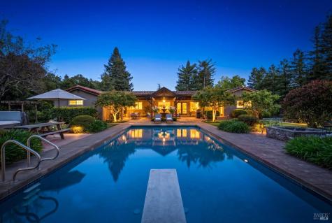 1541 Chablis Road Healdsburg CA 95448
