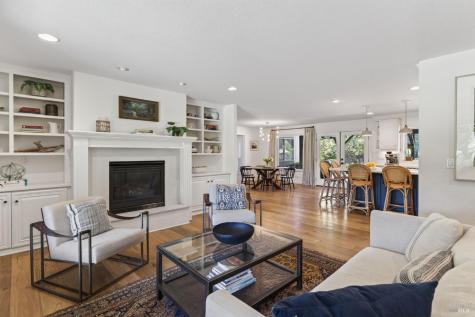 1541 Chablis Road Healdsburg CA 95448