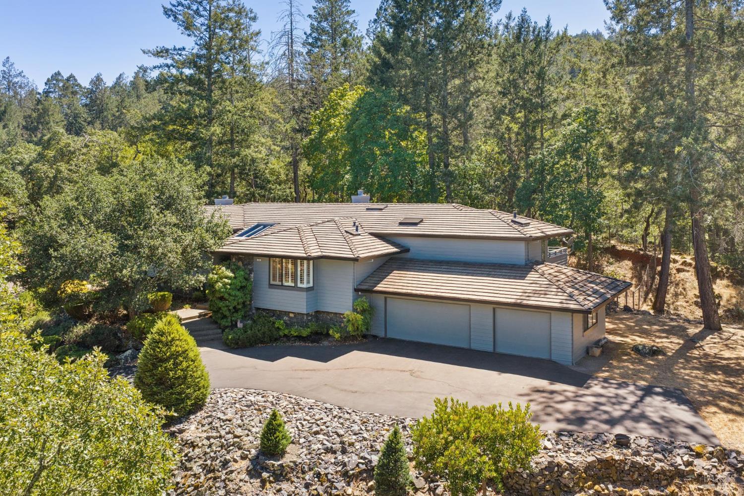 1235 White Oak Drive Santa Rosa CA 95409