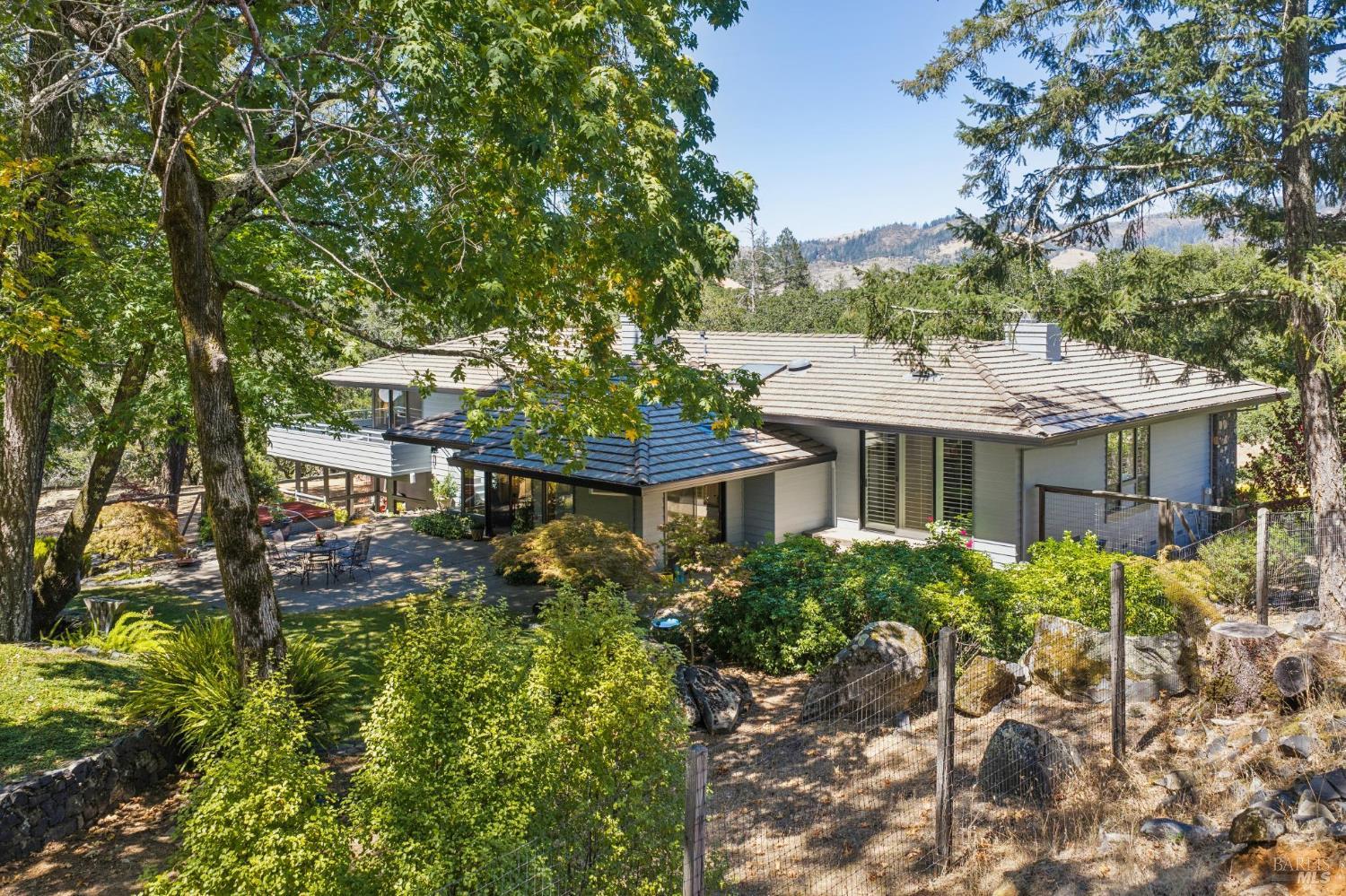 1235 White Oak Drive Santa Rosa CA 95409