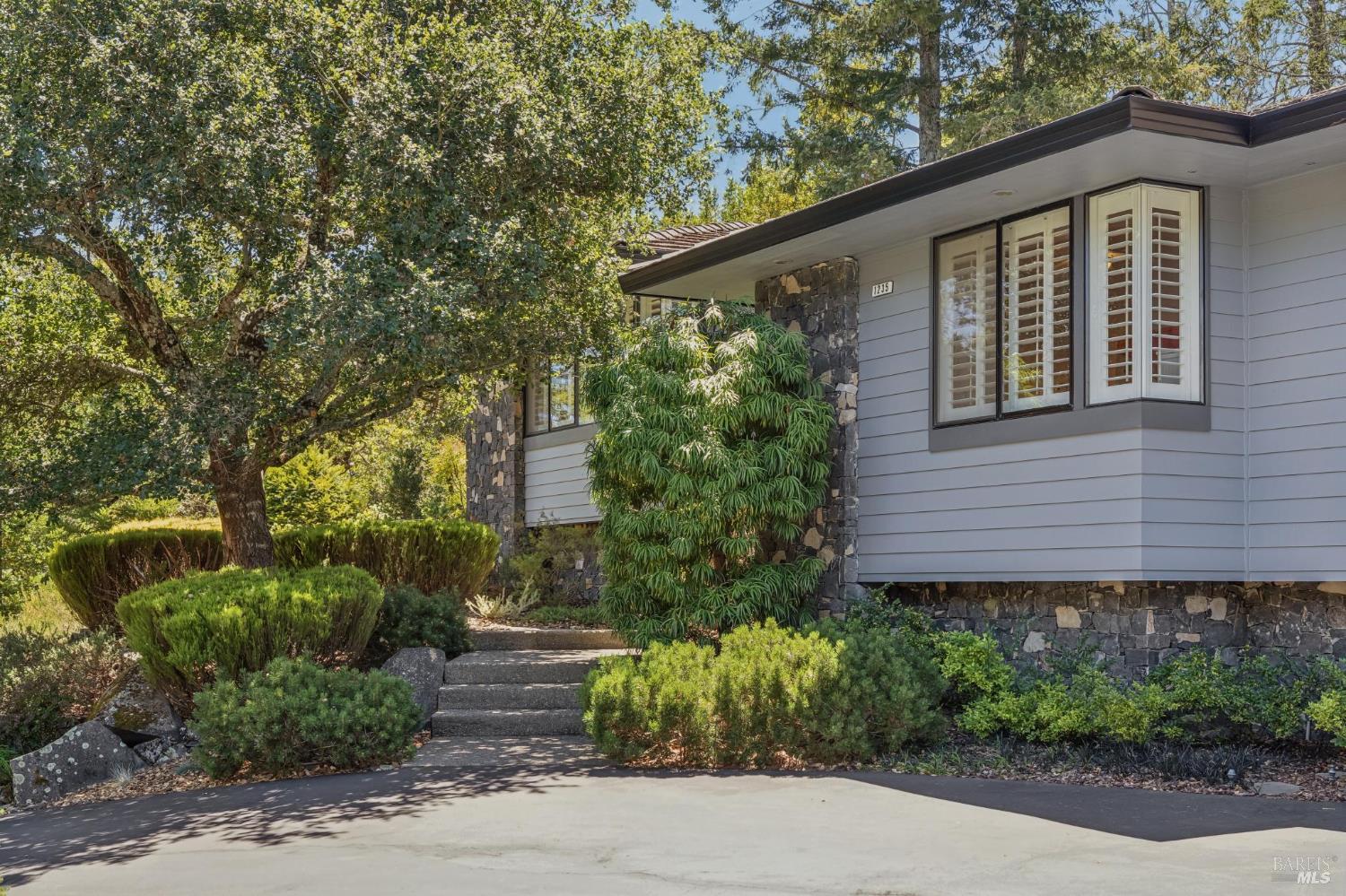 1235 White Oak Drive Santa Rosa CA 95409