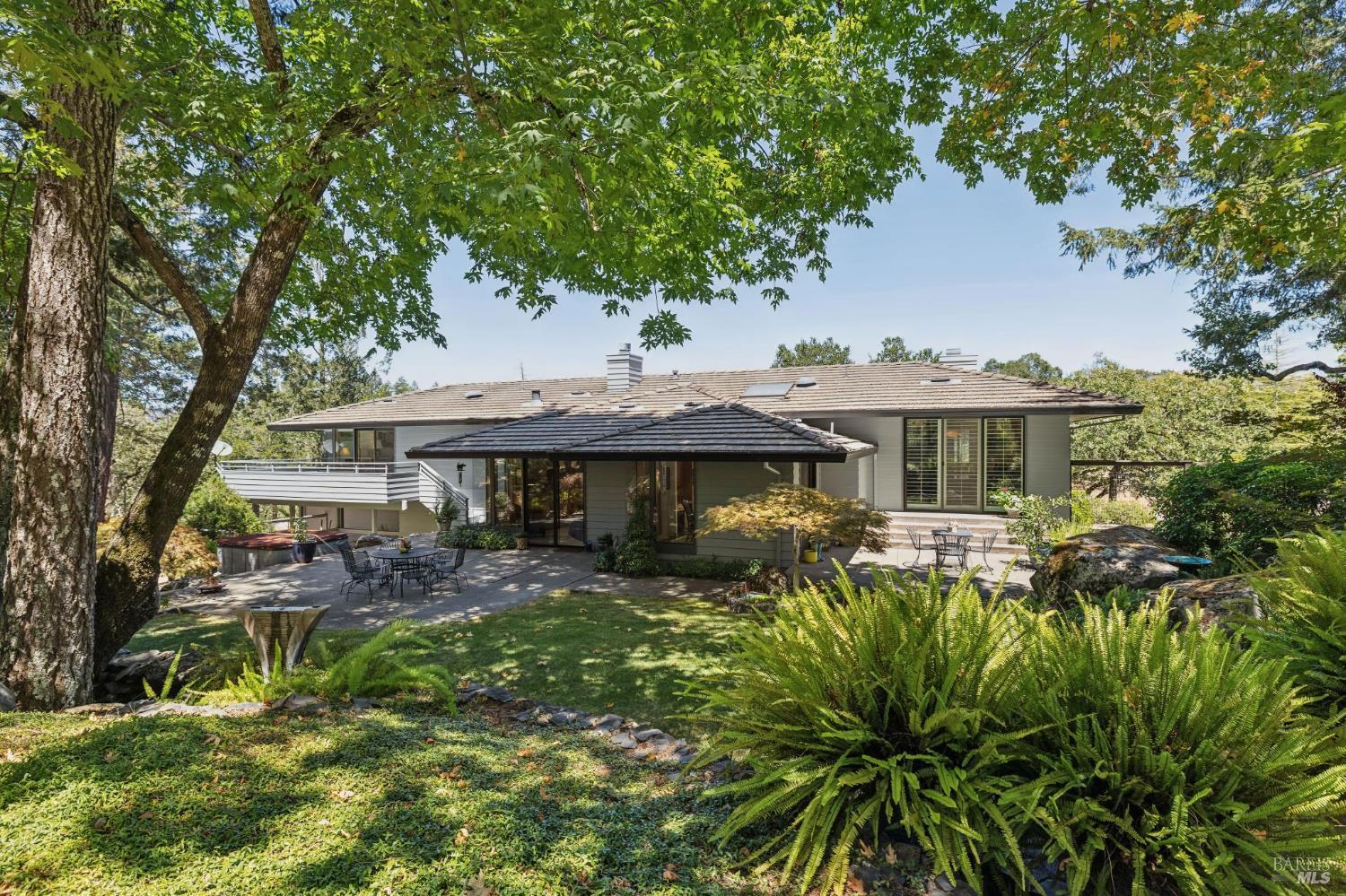 1235 White Oak Drive Santa Rosa CA 95409