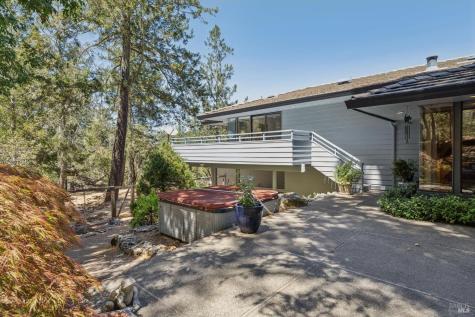 1235 White Oak Drive Santa Rosa CA 95409