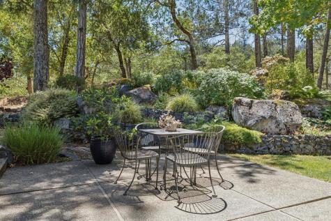 1235 White Oak Drive Santa Rosa CA 95409