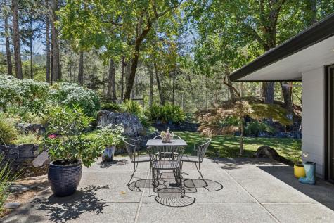 1235 White Oak Drive Santa Rosa CA 95409