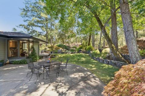 1235 White Oak Drive Santa Rosa CA 95409
