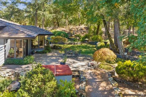 1235 White Oak Drive Santa Rosa CA 95409