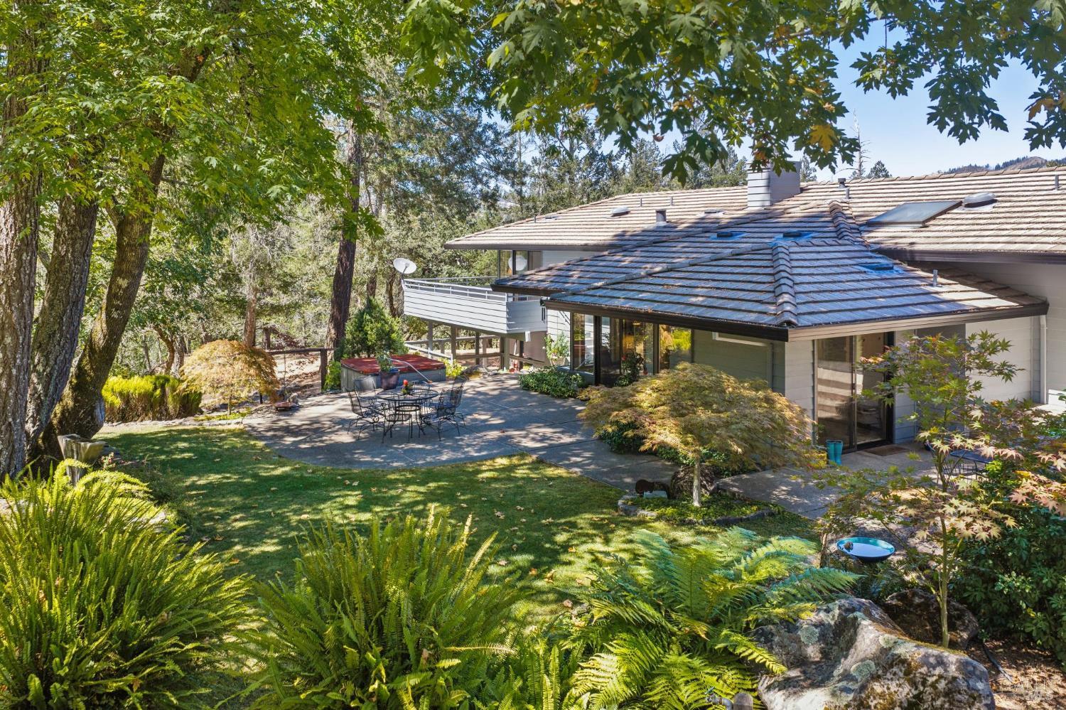 1235 White Oak Drive Santa Rosa CA 95409