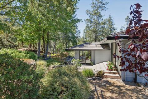 1235 White Oak Drive Santa Rosa CA 95409