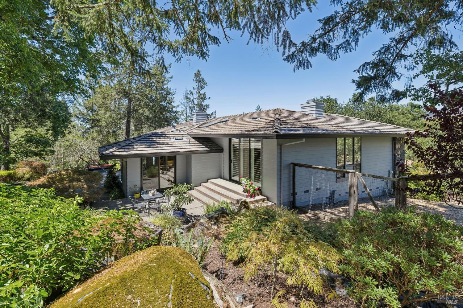 1235 White Oak Drive Santa Rosa CA 95409