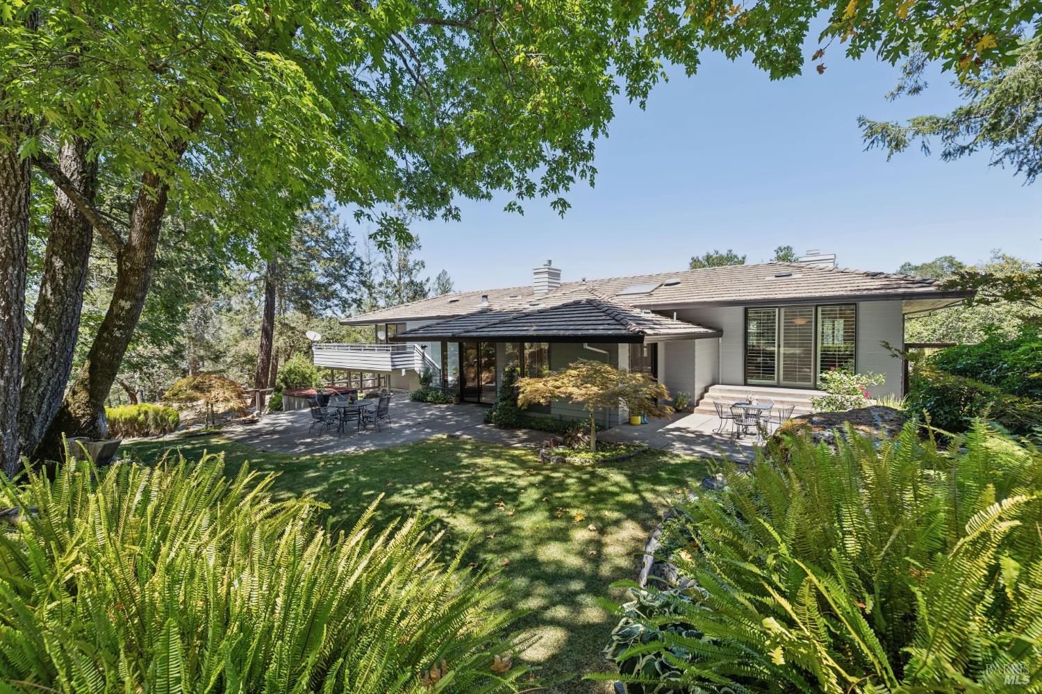 1235 White Oak Drive Santa Rosa CA 95409