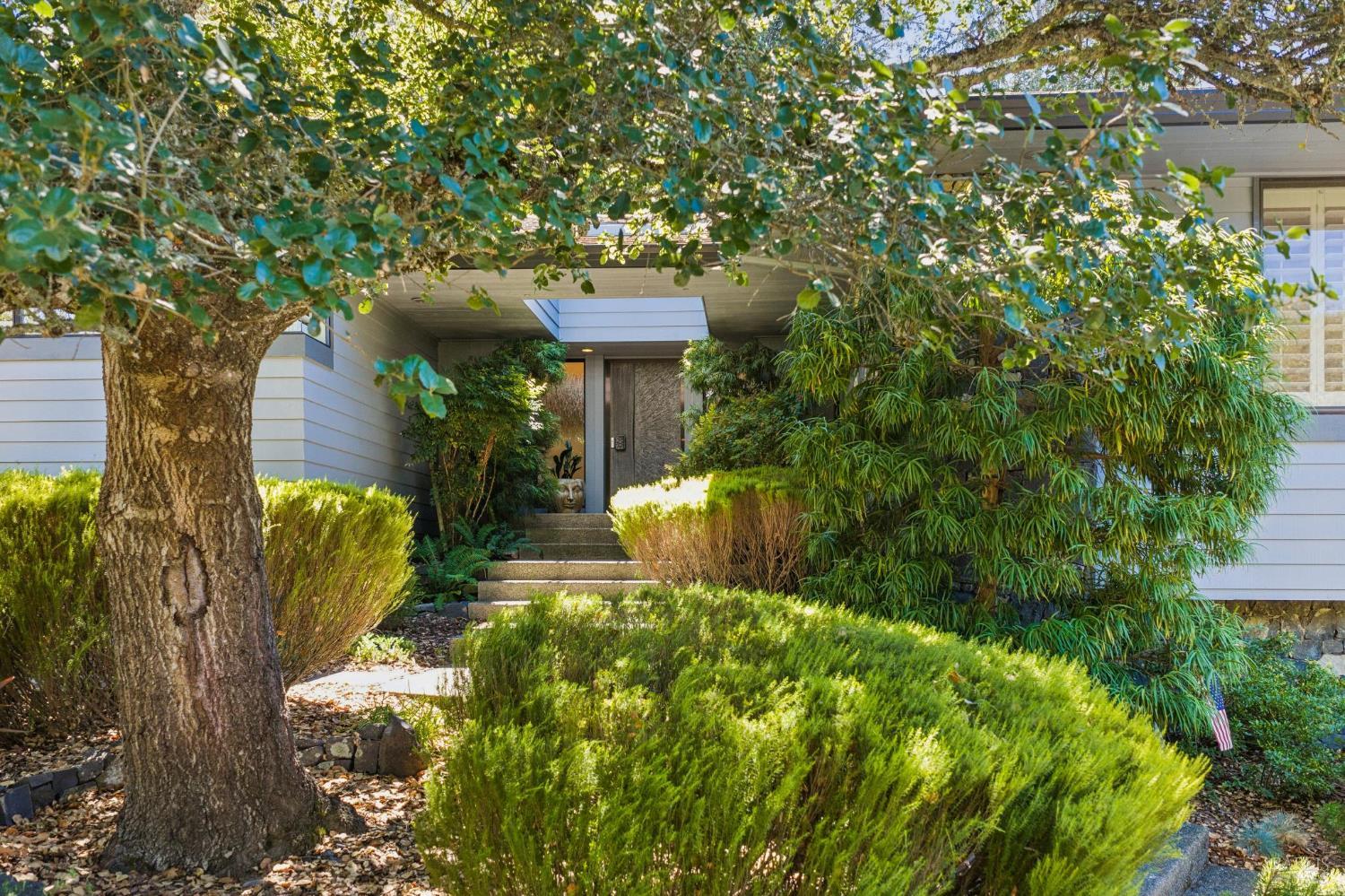 1235 White Oak Drive Santa Rosa CA 95409
