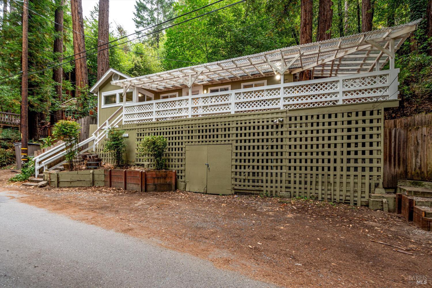 15300 Canyon 3 Road Rio Nido CA 95471