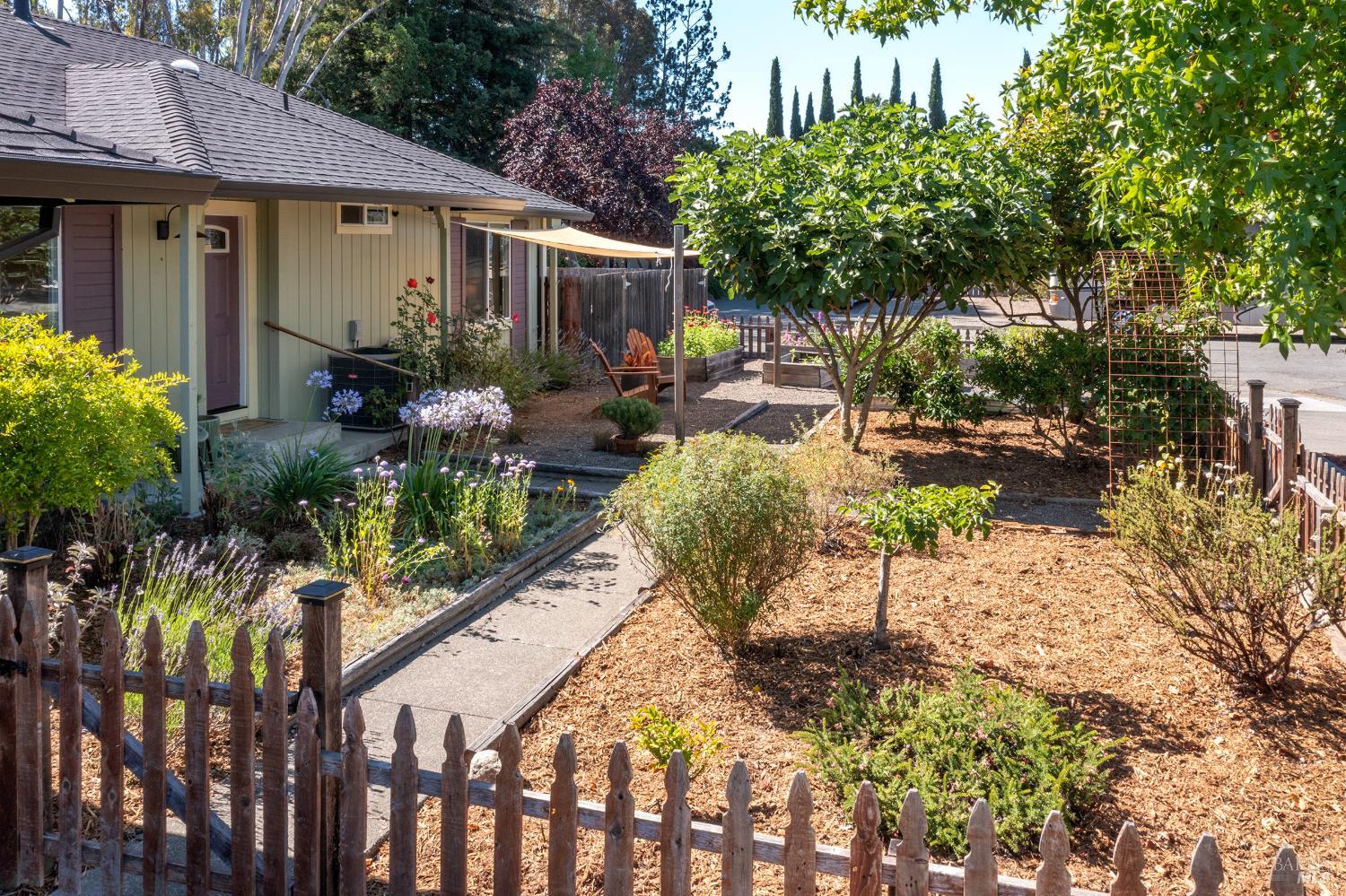 1924 Lariat Street Santa Rosa CA 95403