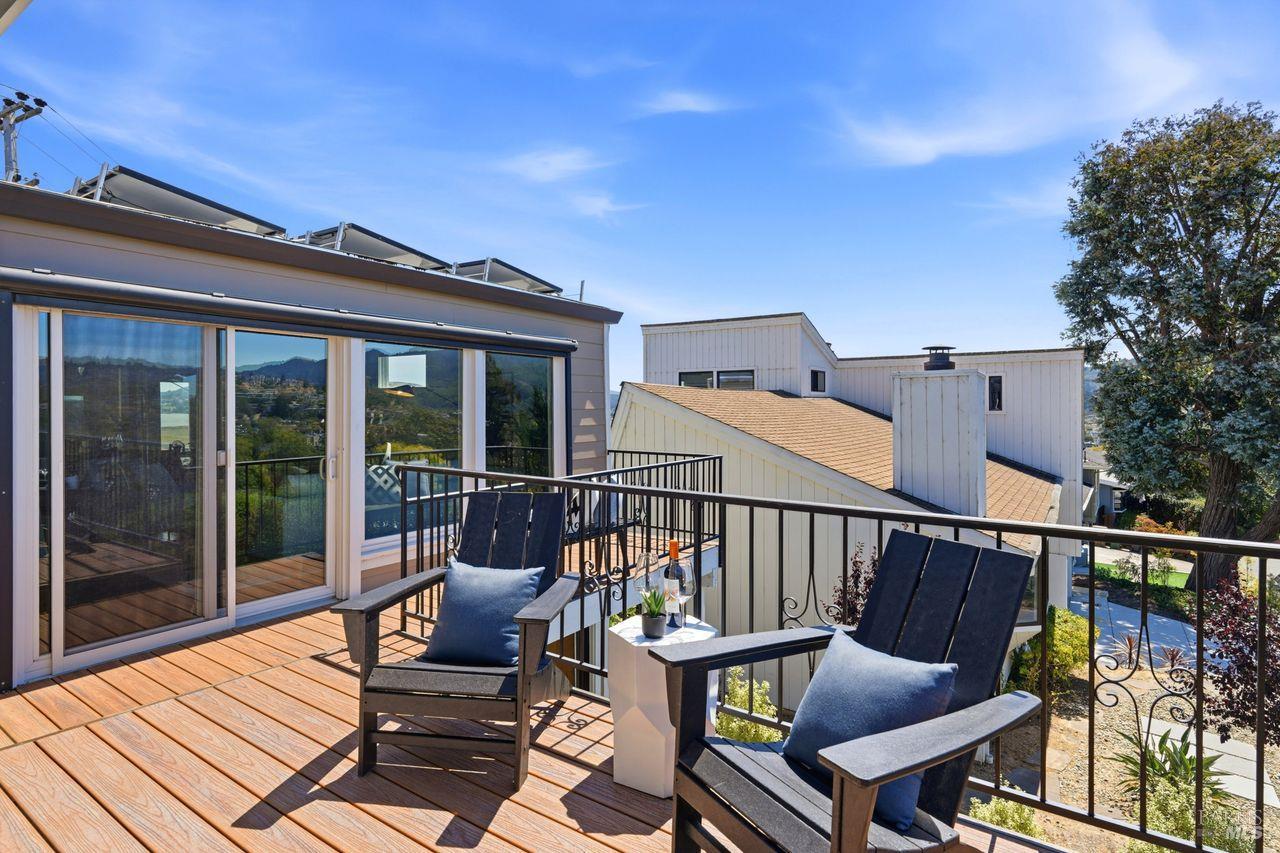 64 Via La Cumbre Greenbrae CA 94904