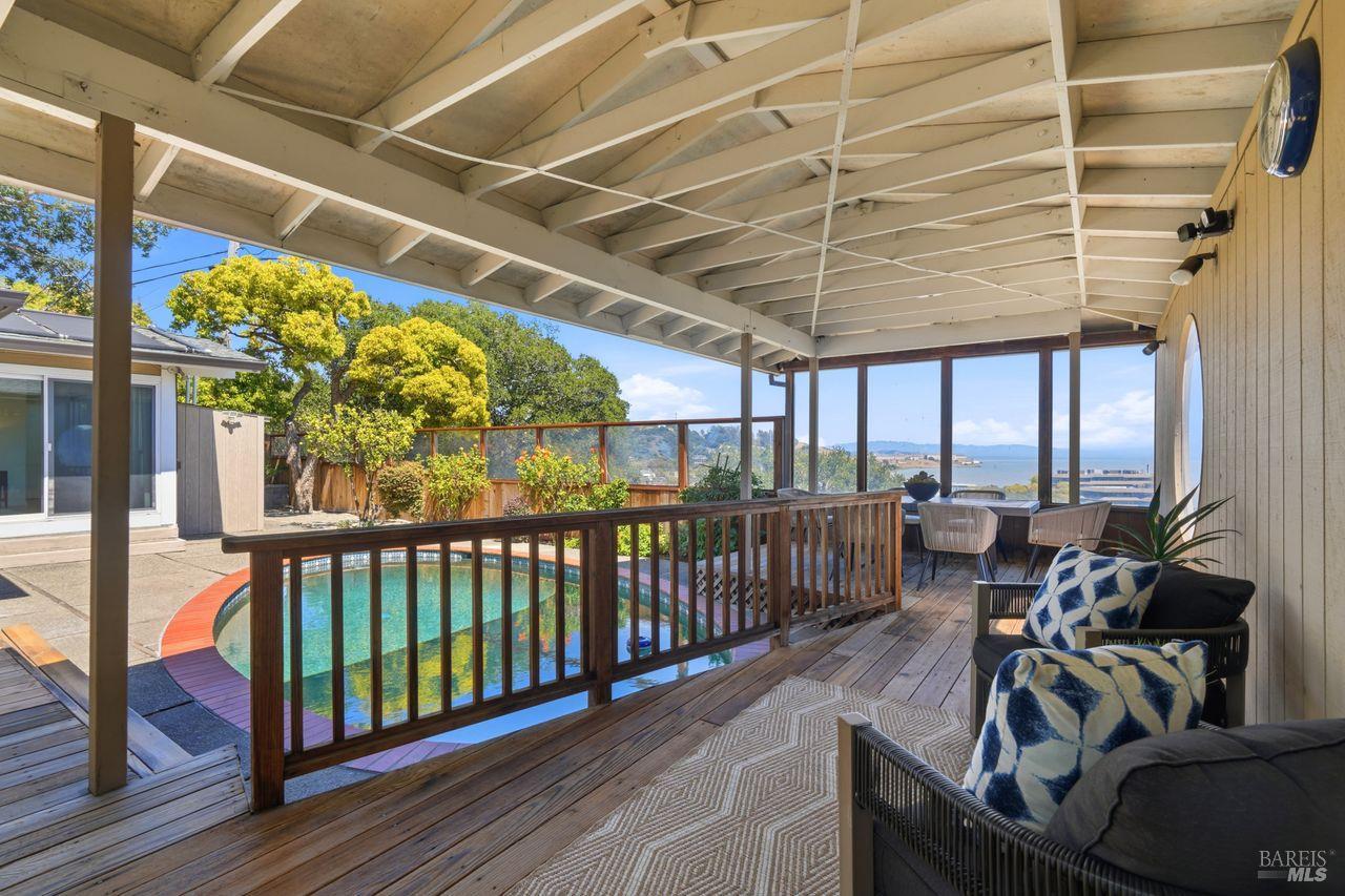 64 Via La Cumbre Greenbrae CA 94904