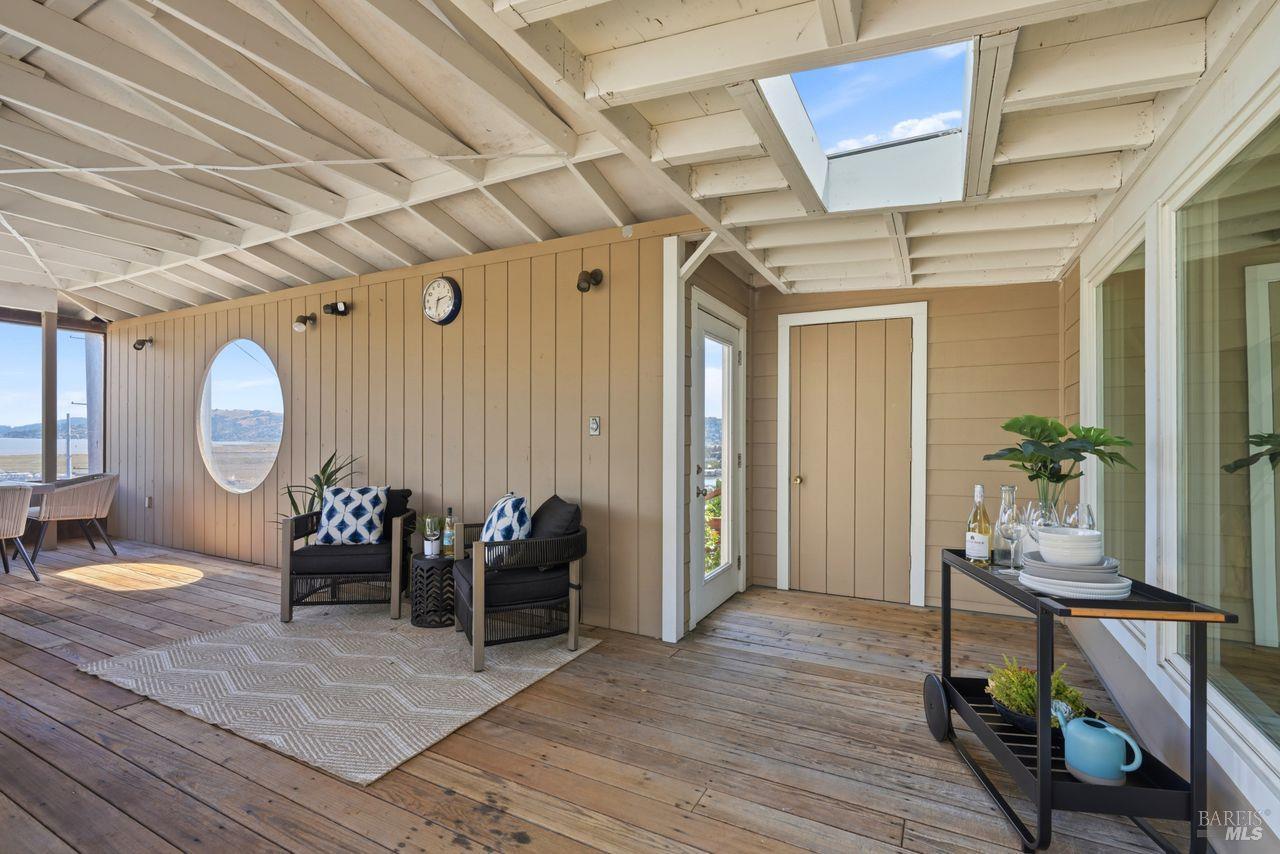 64 Via La Cumbre Greenbrae CA 94904