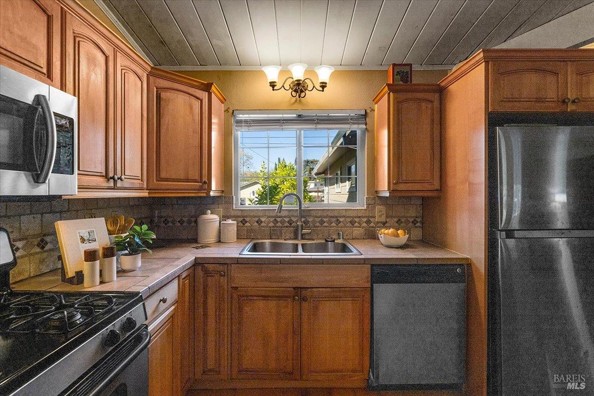 2231 Creekside Road Santa Rosa CA 95405