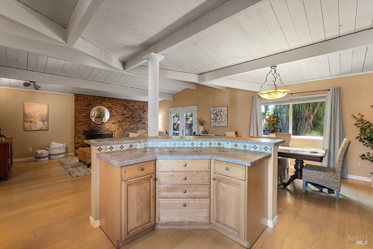 2231 Creekside Road Santa Rosa CA 95405