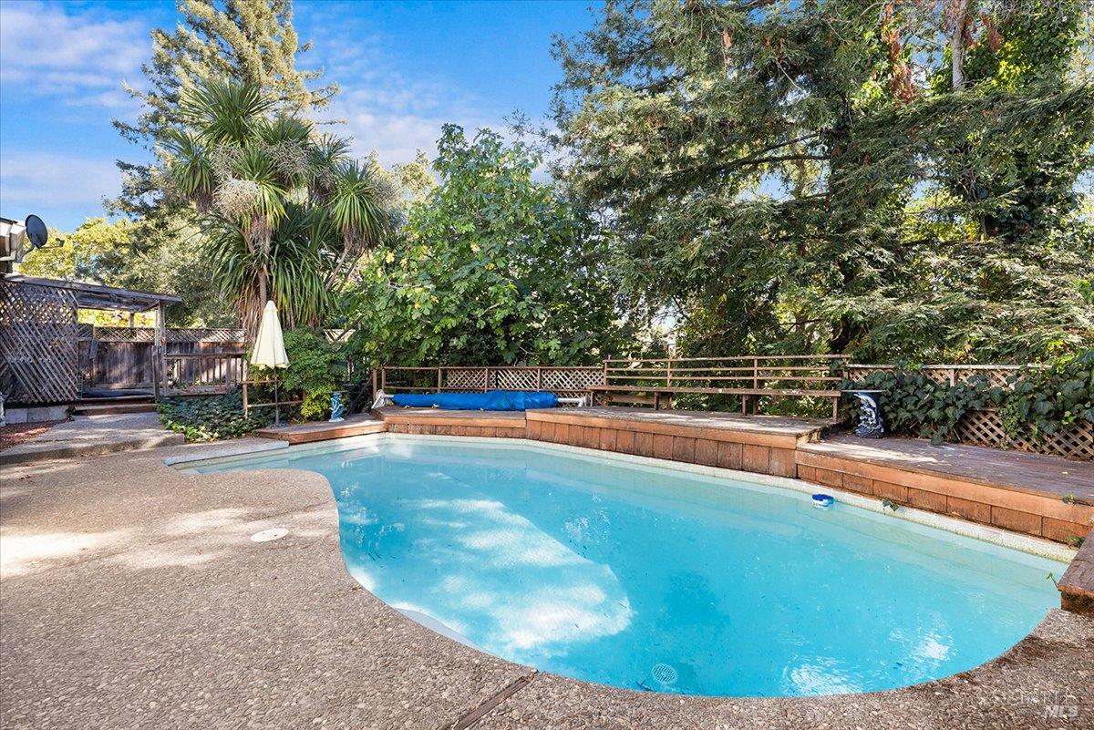 2231 Creekside Road Santa Rosa CA 95405
