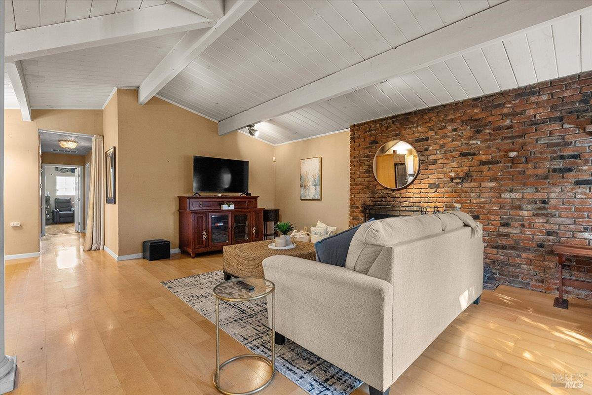 2231 Creekside Road Santa Rosa CA 95405