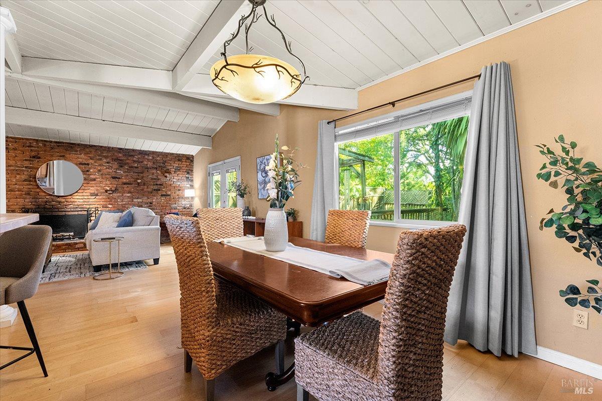 2231 Creekside Road Santa Rosa CA 95405