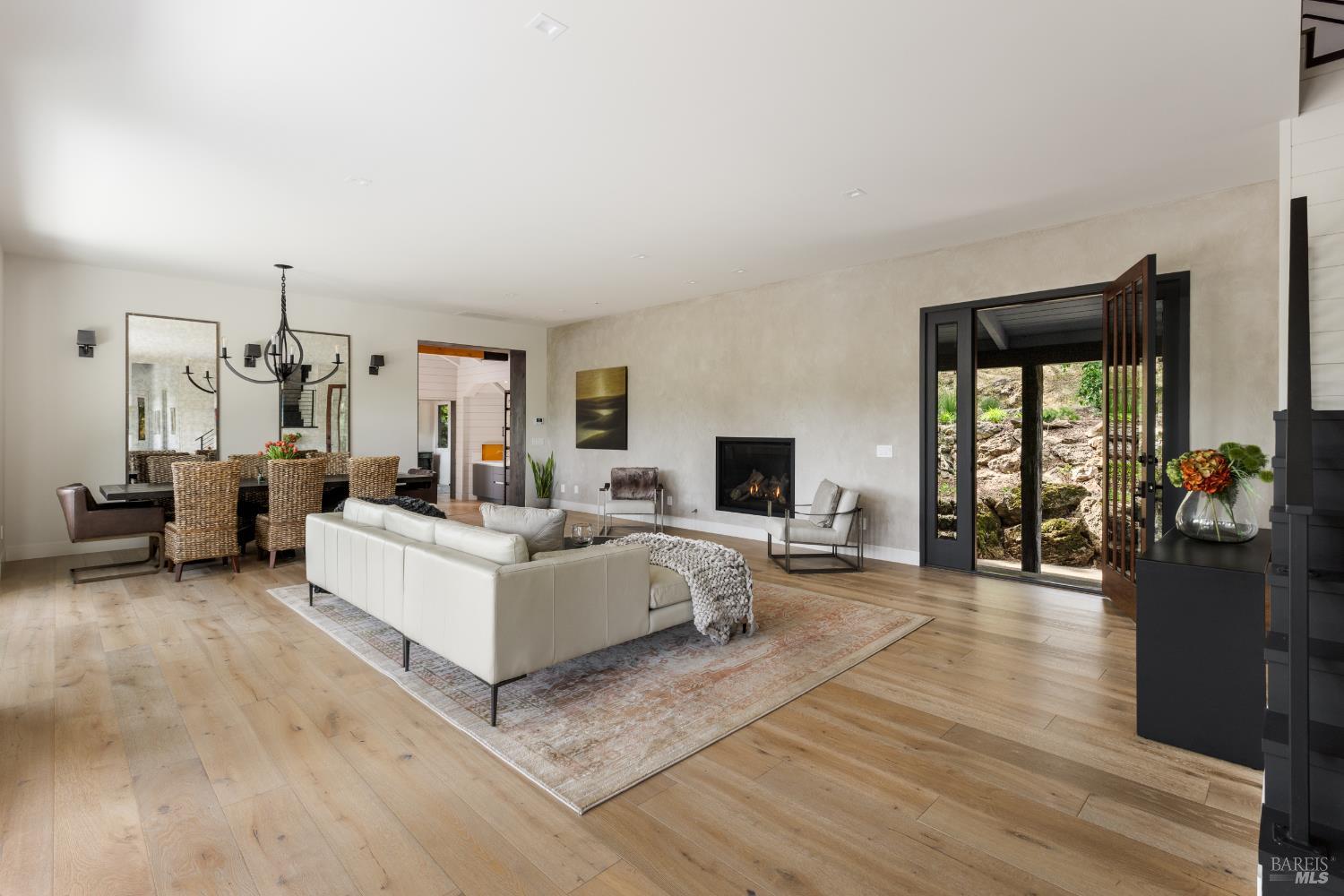 6225 W Soda Rock Lane Healdsburg CA 95448