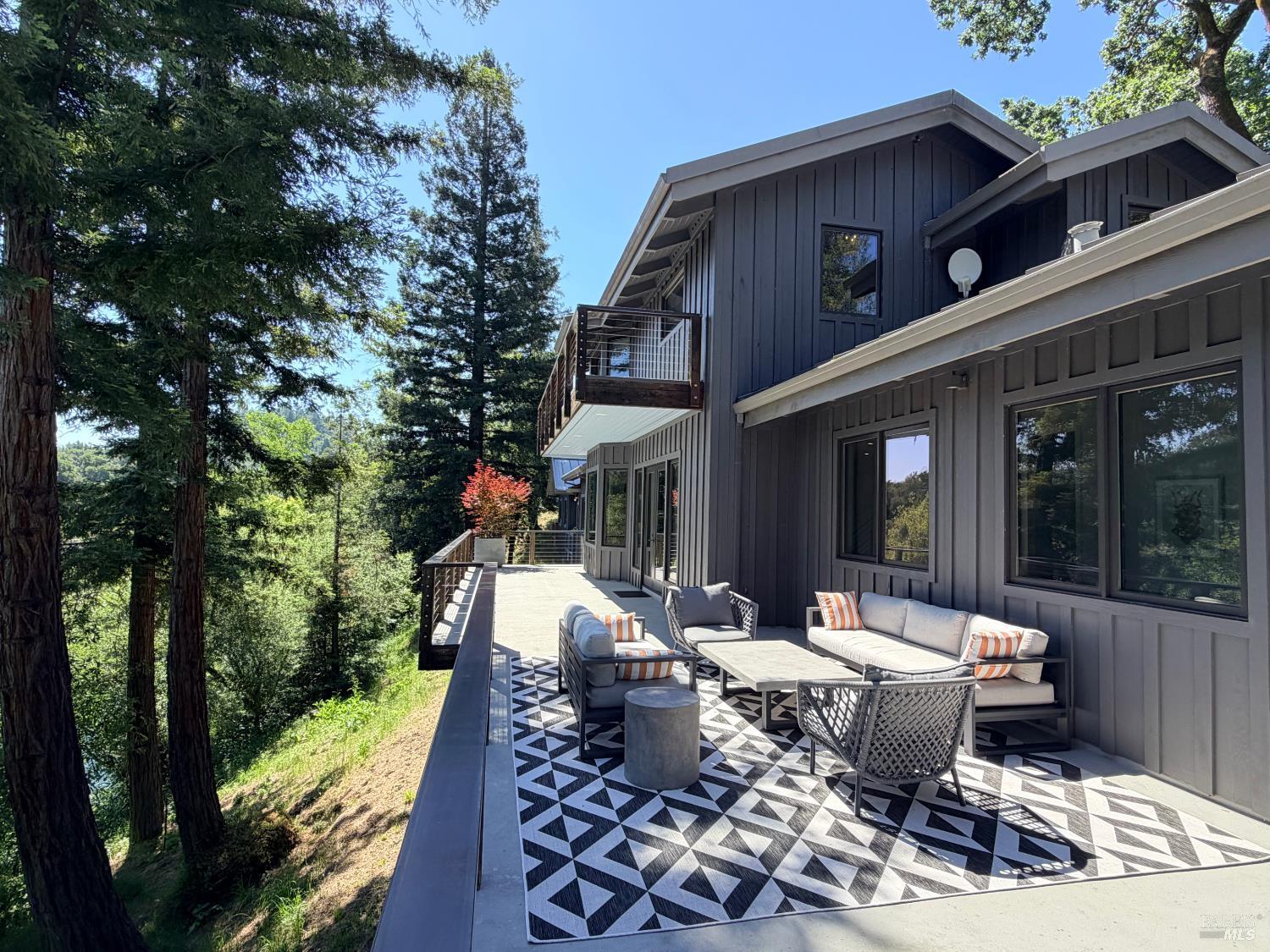 6225 W Soda Rock Lane Healdsburg CA 95448
