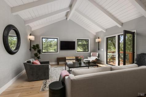 6225 W Soda Rock Lane Healdsburg CA 95448