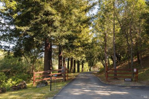 6225 W Soda Rock Lane Healdsburg CA 95448