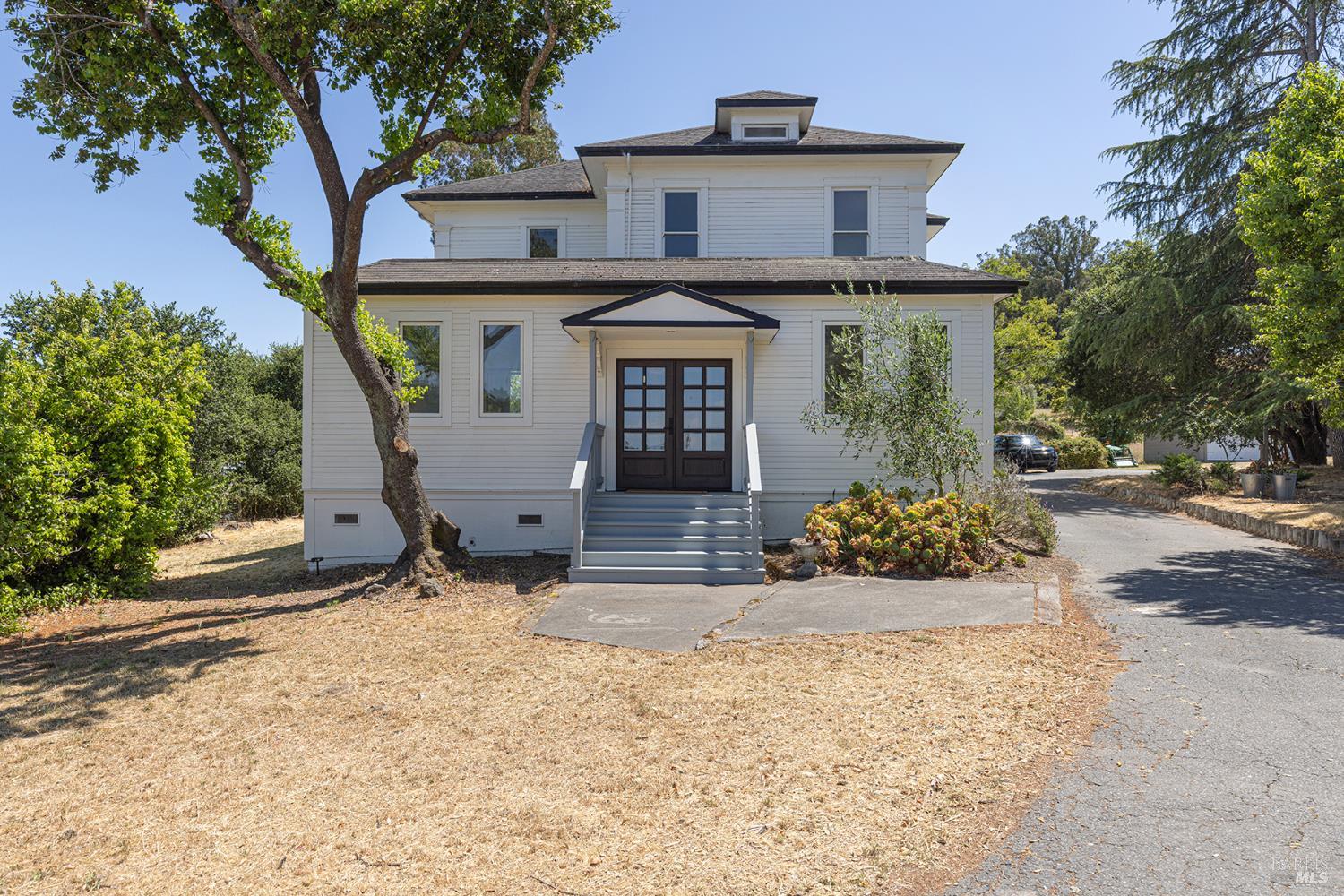 1525 Eastman Lane Petaluma CA 94952