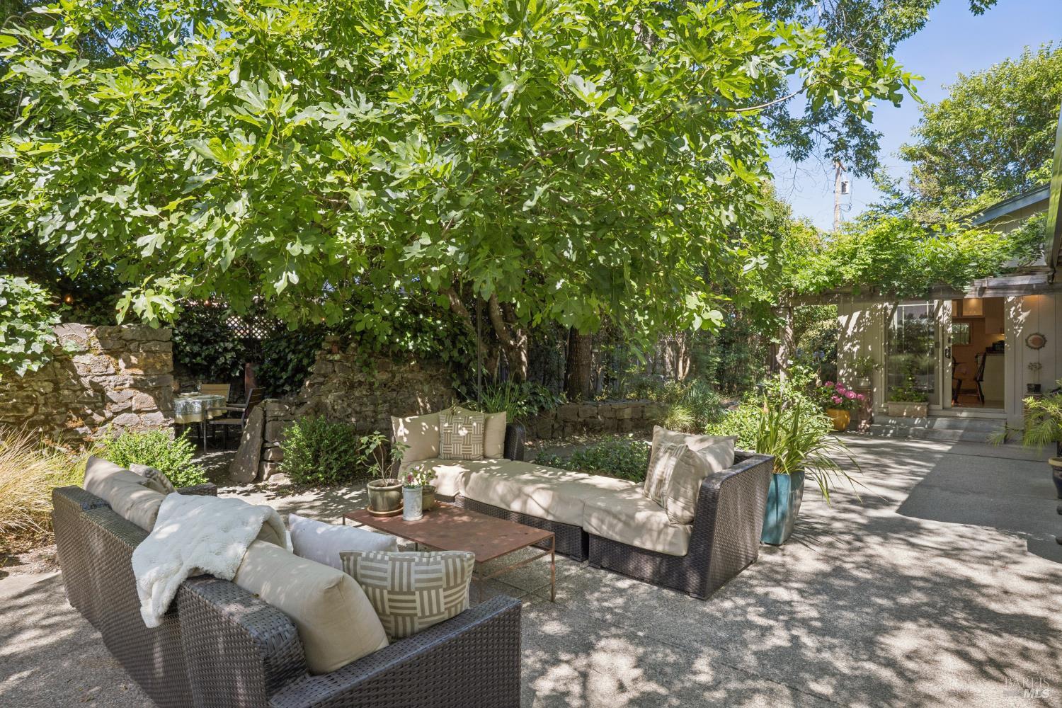 9245 Los Guilicos Avenue Glen Ellen CA 95442