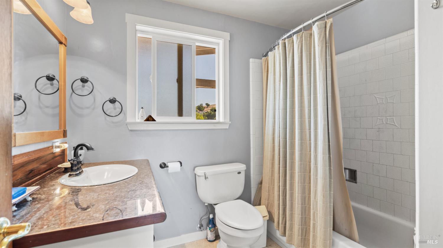 395 Monte Vista Lane Petaluma CA 94952