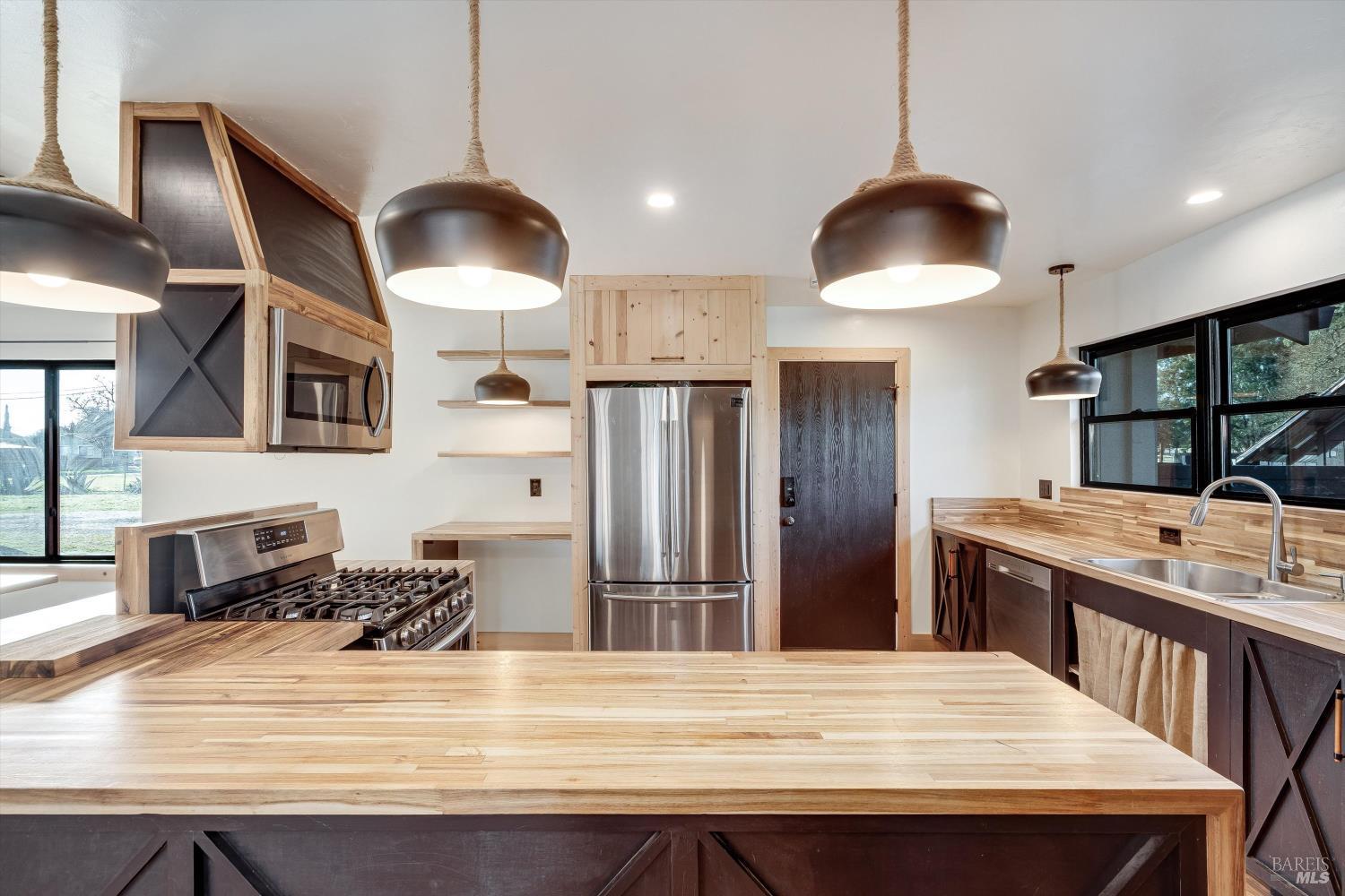 985 Gumview Road Windsor CA 95492
